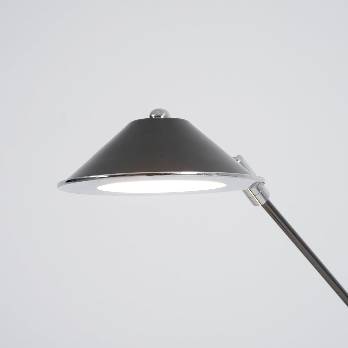 Ostin Black Metal LED Office Task Lamp