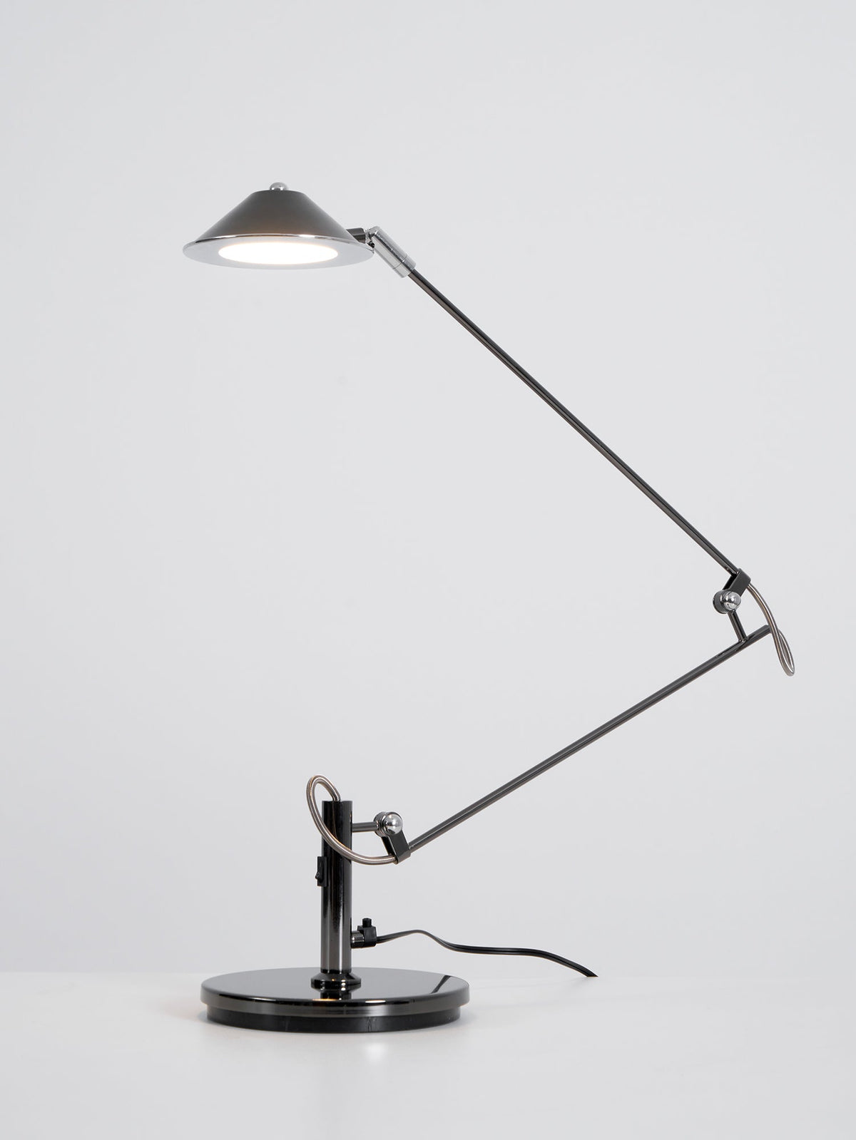Ostin Black Metal LED Office Task Lamp