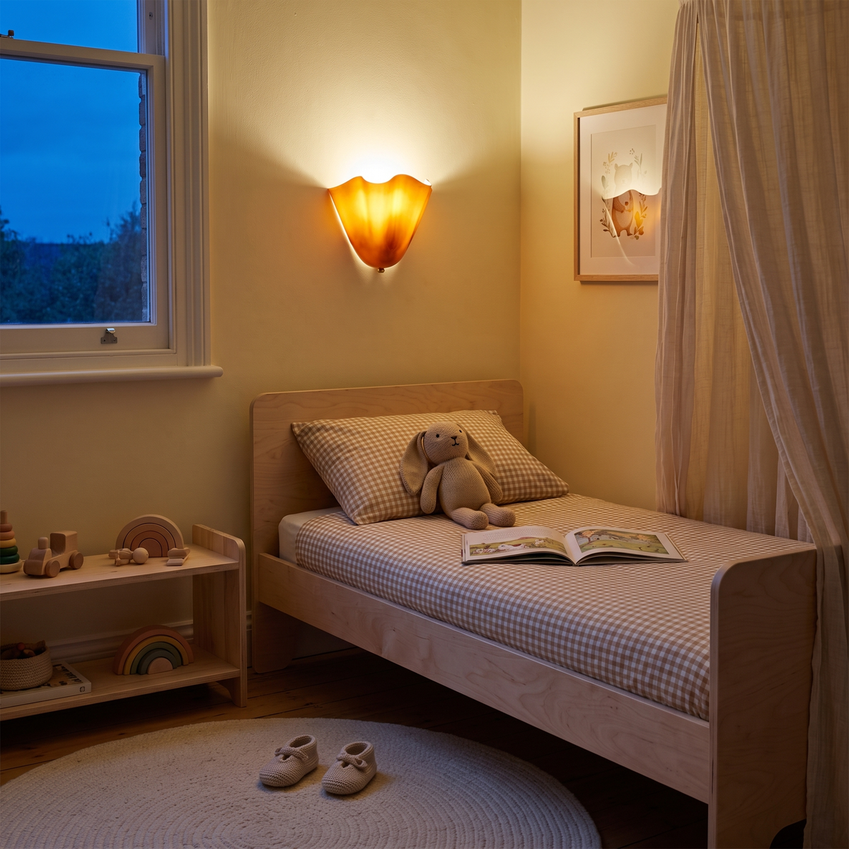 Petalia Amber glass wall sconce in a kids&